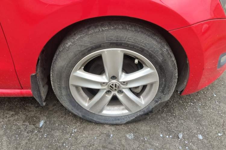 Used Volkswagen Polo 2011 1.6L Automatic ZhiShang Version Right Front Wheel Hub