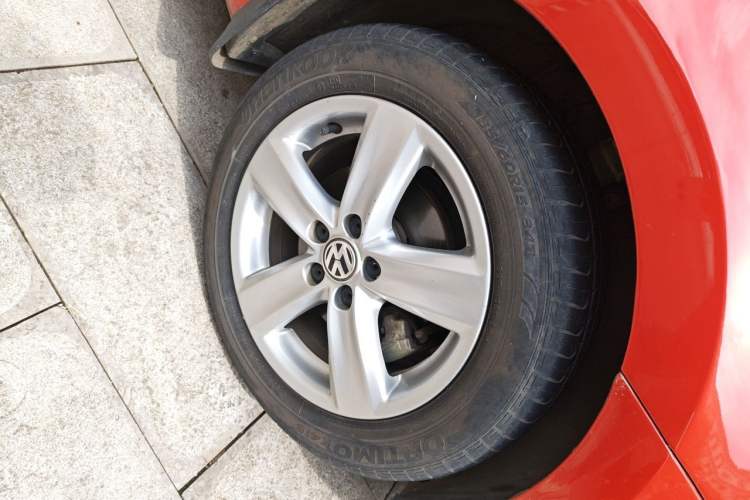 Used Volkswagen Polo 2011 1.4L Automatic ZhiShang Version Right Front Wheel Hub