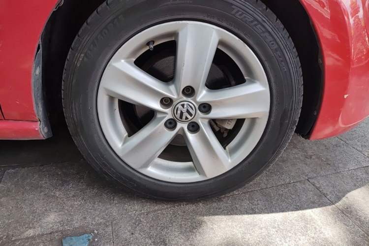 Used Volkswagen Polo 2011 1.6L Automatic ZhiShang Version Right Front Wheel Hub