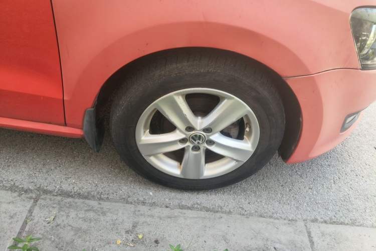 Used Volkswagen Polo 2011 1.6L Automatic ZhiShang Version Right Front Wheel Hub