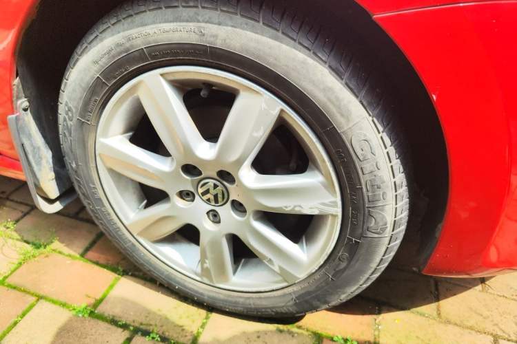 Used Volkswagen Polo 2011 1.6L Automatic ZhiKu Edition Right Front Wheel Hub