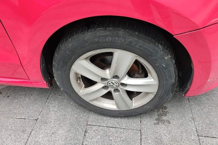 Used Volkswagen Polo 2011 1.6L Automatic ZhiShang Version Right Front Wheel Hub