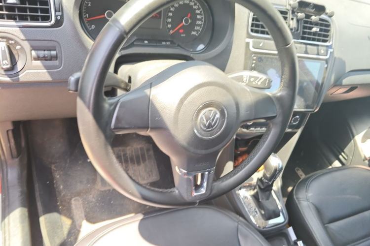 Used Volkswagen Polo 2011 1.6L Automatic ZhiKu Edition Steering Wheel