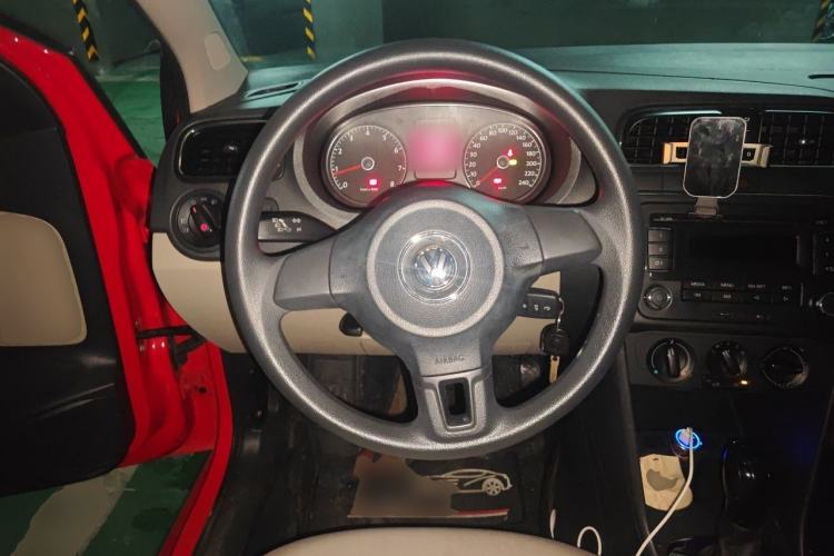 Used Volkswagen Polo 2011 1.6L Automatic ZhiShang Version Steering Wheel