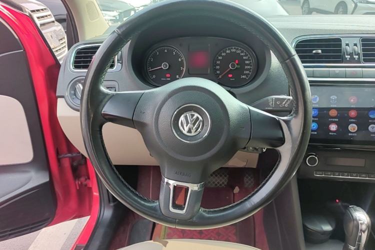 Used Volkswagen Polo 2011 1.6L Automatic ZhiKu Edition Steering Wheel