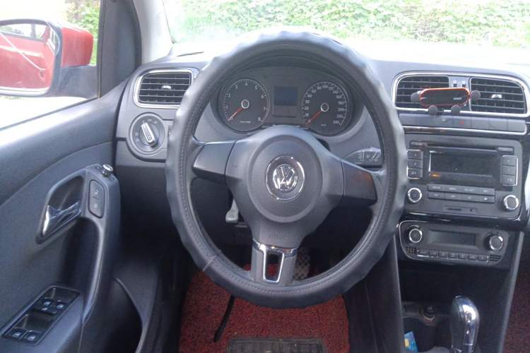 Used Volkswagen Polo 2011 1.6L Automatic ZhiKu Edition Steering Wheel