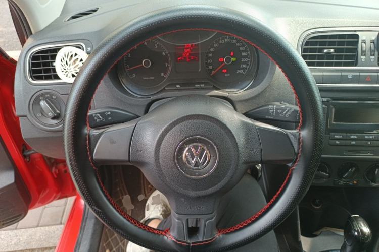 Used Volkswagen Polo 2011 1.6L Automatic ZhiShang Version Steering Wheel
