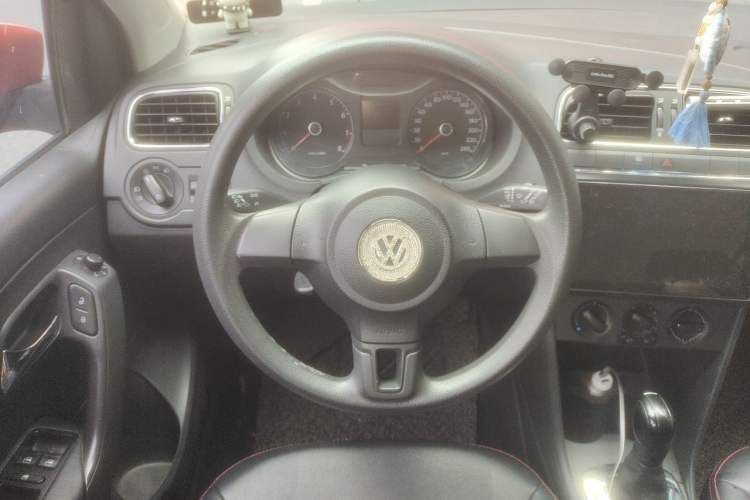 Used Volkswagen Polo 2011 1.4L Automatic ZhiShang Version Steering Wheel