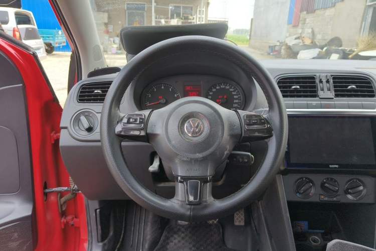 Used Volkswagen Polo 2011 1.4L Manual ZhiLe Edition Steering Wheel