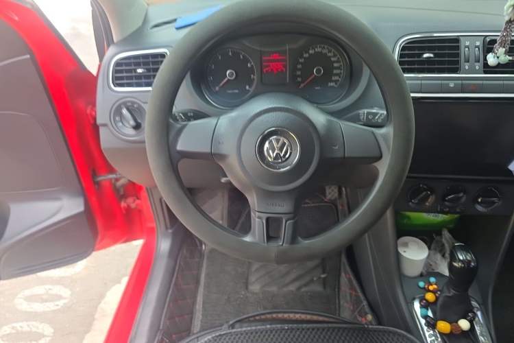 Used Volkswagen Polo 2011 1.6L Automatic ZhiShang Version Steering Wheel