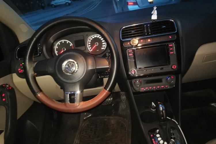 Used Volkswagen Polo 2011 1.6L Automatic ZhiKu Edition Steering Wheel