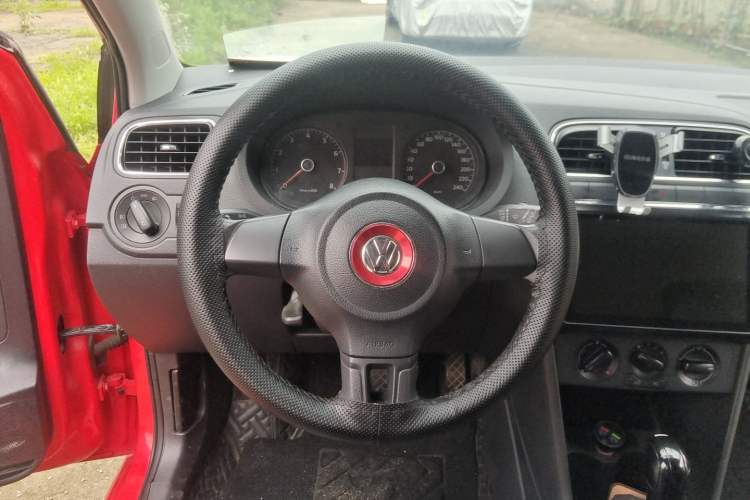Used Volkswagen Polo 2011 1.6L Automatic ZhiShang Version Steering Wheel