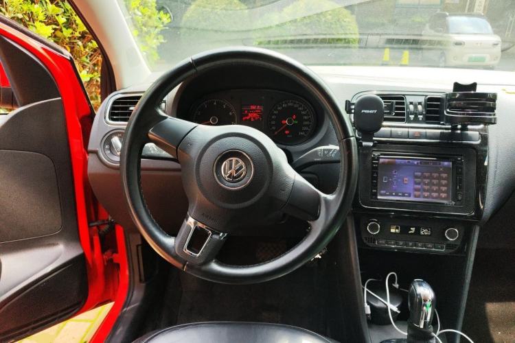 Used Volkswagen Polo 2011 1.6L Automatic ZhiKu Edition Steering Wheel