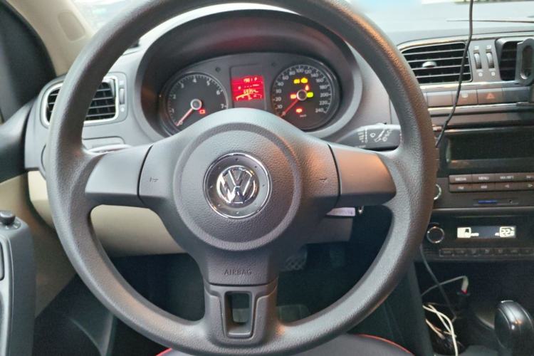 Used Volkswagen Polo 2011 1.6L Automatic ZhiShang Version Steering Wheel