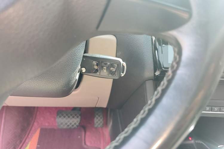 Used Volkswagen Polo 2011 1.6L Automatic ZhiKu Edition Vehicle Key
