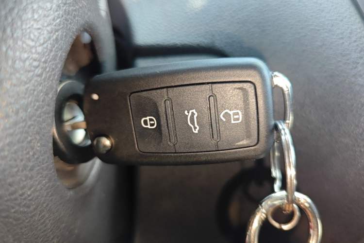 Used Volkswagen Polo 2011 1.6L Automatic ZhiShang Version Vehicle Key