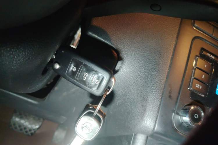 Used Volkswagen Polo 2011 1.6L Automatic ZhiShang Version Vehicle Key