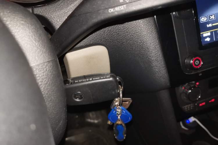 Used Volkswagen Polo 2011 1.6L Automatic ZhiKu Edition Vehicle Key