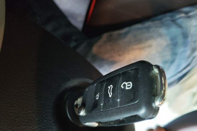 Used Volkswagen Polo 2011 1.6L Automatic ZhiShang Version Vehicle Key
