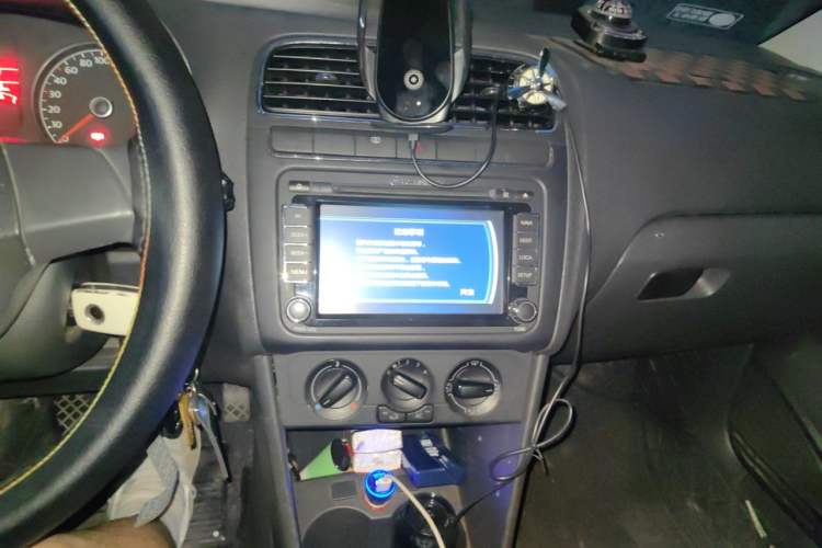Used Volkswagen Polo 2011 1.6L Manual ZhiShang Edition Audio And AC Panel