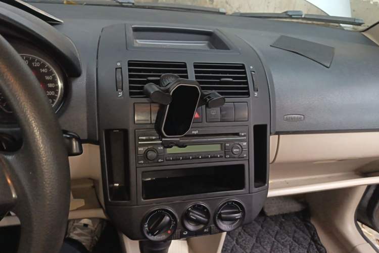 Used Volkswagen Polo 2011 Jingqu 1.4L Manual Sile Edition Audio And AC Panel