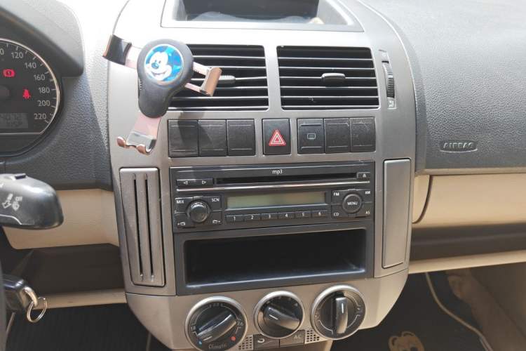 Used Volkswagen Polo 2011 Jingqu 1.4L Automatic Shishang Edition Audio And AC Panel