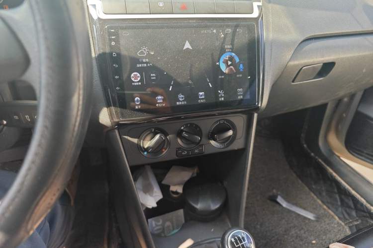 Used Volkswagen Polo 2011 1.4L Manual ZhiLe Edition Audio And AC Panel