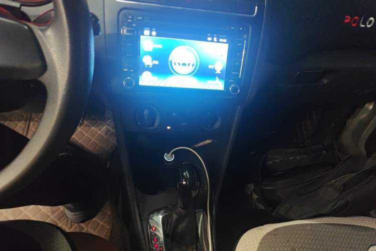 Used Volkswagen Polo 2011 1.6L Automatic ZhiShang Version Audio And AC Panel