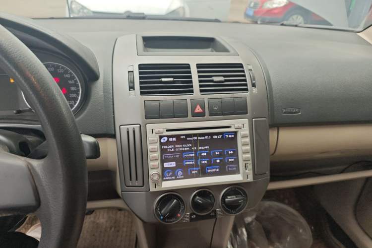 Used Volkswagen Polo 2011 Jingqu 1.6L Manual - Real Cool Edition Audio And AC Panel