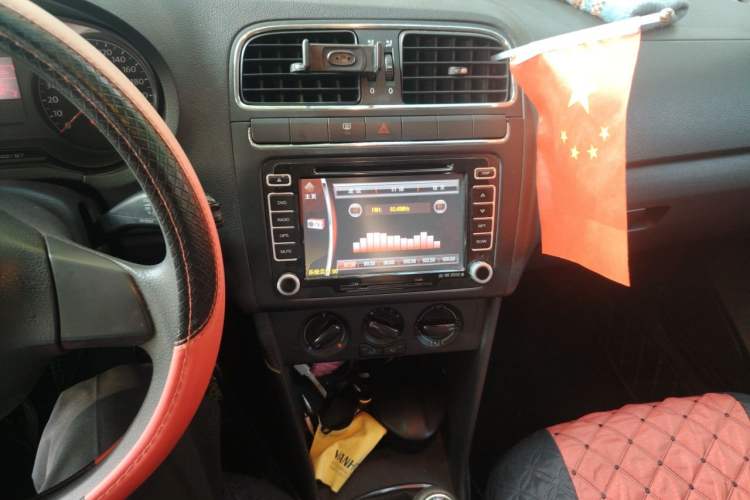 Used Volkswagen Polo 2011 1.4L Manual ZhiShang Edition Audio And AC Panel