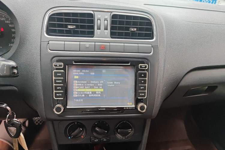 Used Volkswagen Polo 2011 1.4L Manual ZhiShang Edition Audio And AC Panel