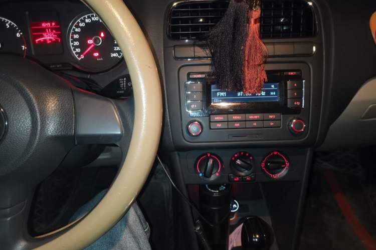 Used Volkswagen Polo 2011 1.6L Automatic ZhiShang Version Audio And AC Panel