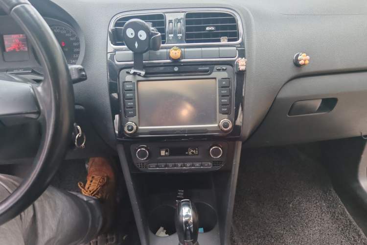 Used Volkswagen Polo 2011 1.4L Automatic ZhiCool Edition Audio And AC Panel