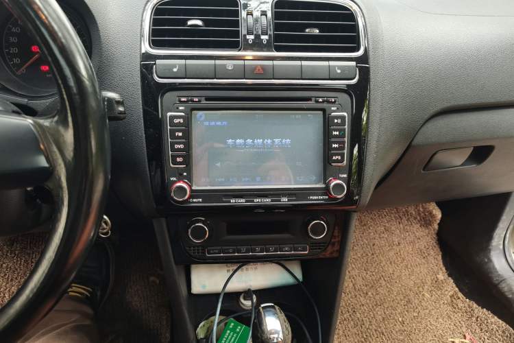 Used Volkswagen Polo 2011 1.6L Automatic ZhiShang Version Audio And AC Panel