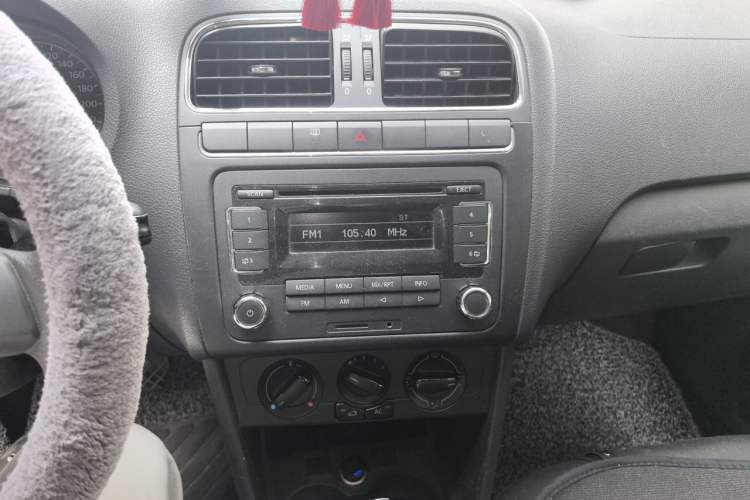 Used Volkswagen Polo 2011 1.4L Automatic ZhiShang Version Audio And AC Panel