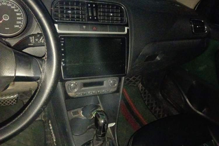 Used Volkswagen Polo 2011 1.6L Automatic ZhiKu Edition Audio And AC Panel