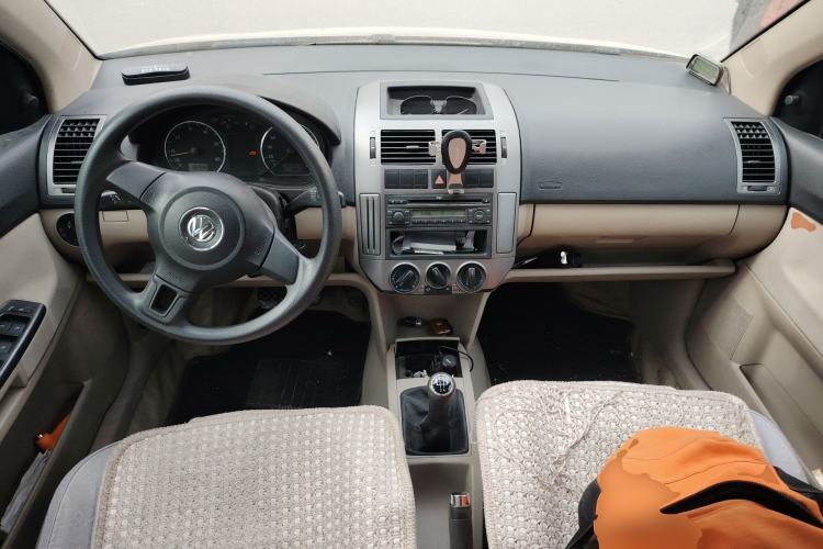 Used Volkswagen Polo 2011 Jingqu 1.4L Manual Shishang Edition Center Console