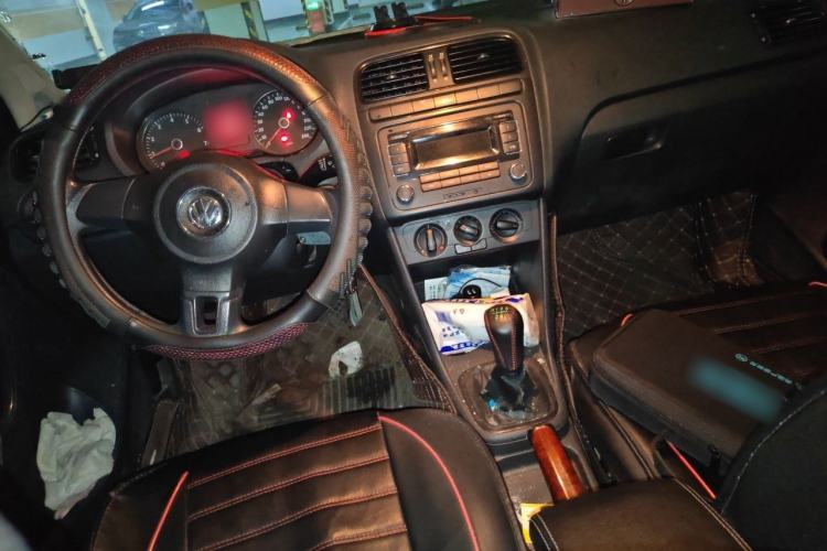 Used Volkswagen Polo 2011 1.4L Manual ZhiLe Edition Center Console