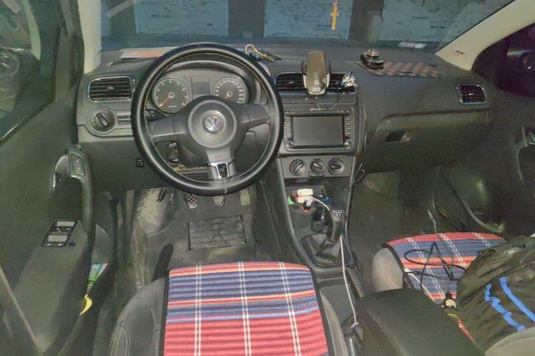 Used Volkswagen Polo 2011 1.6L Manual ZhiShang Edition Center Console