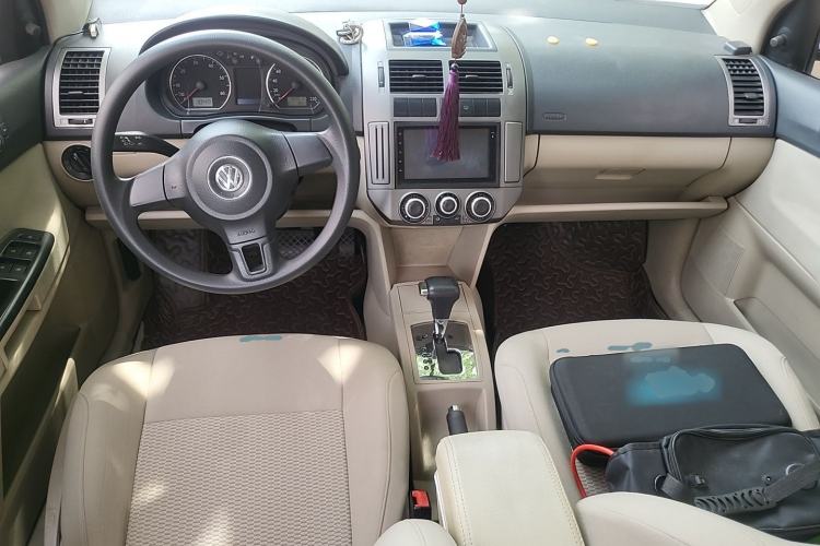 Used Volkswagen Polo 2011 Jingqu 1.4L Automatic Shishang Edition Center Console