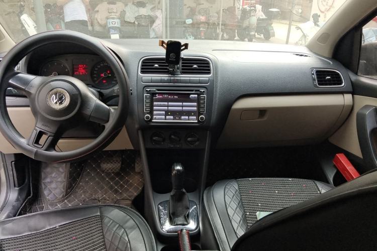Used Volkswagen Polo 2011 1.6L Automatic ZhiShang Version Center Console