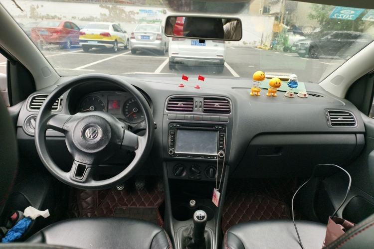 Used Volkswagen Polo 2011 1.4L Manual ZhiShang Edition Center Console
