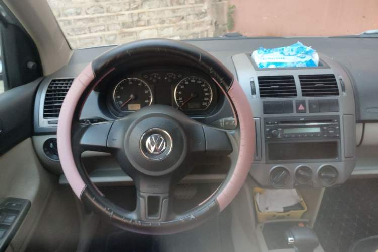 Used Volkswagen Polo 2011 Jingqu 1.4L Automatic Shishang Edition Center Console