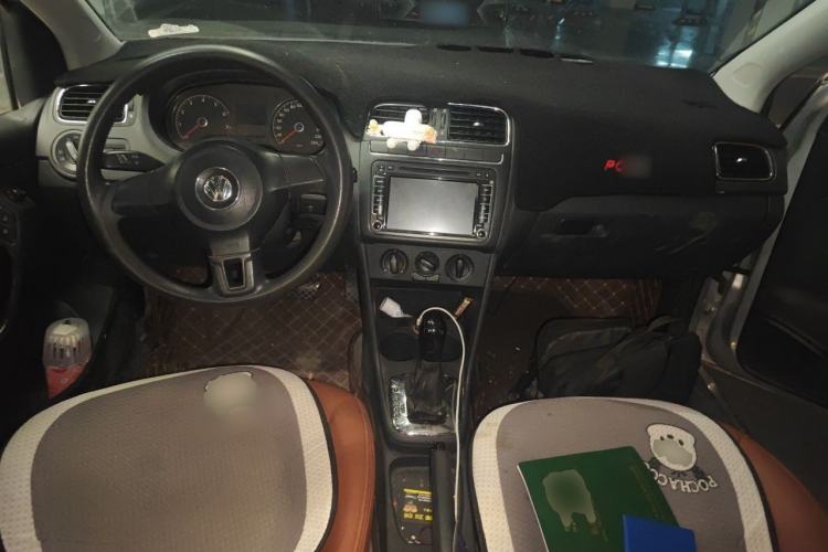 Used Volkswagen Polo 2011 1.6L Automatic ZhiShang Version Center Console