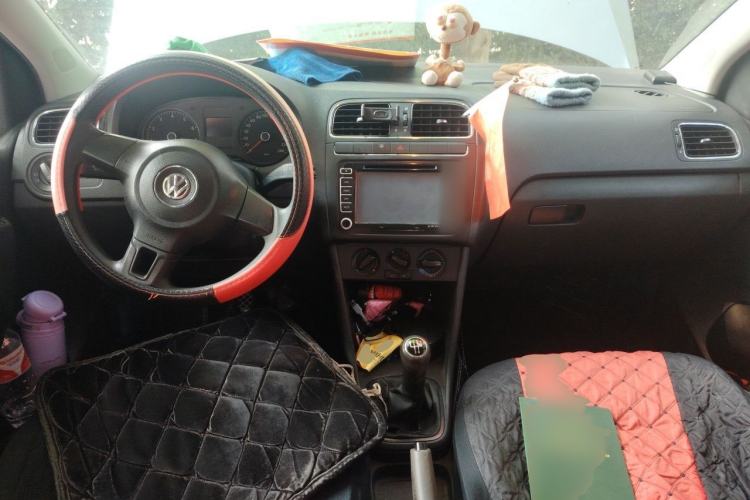 Used Volkswagen Polo 2011 1.4L Manual ZhiShang Edition Center Console