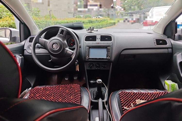Used Volkswagen Polo 2011 1.4L Manual ZhiShang Edition Center Console