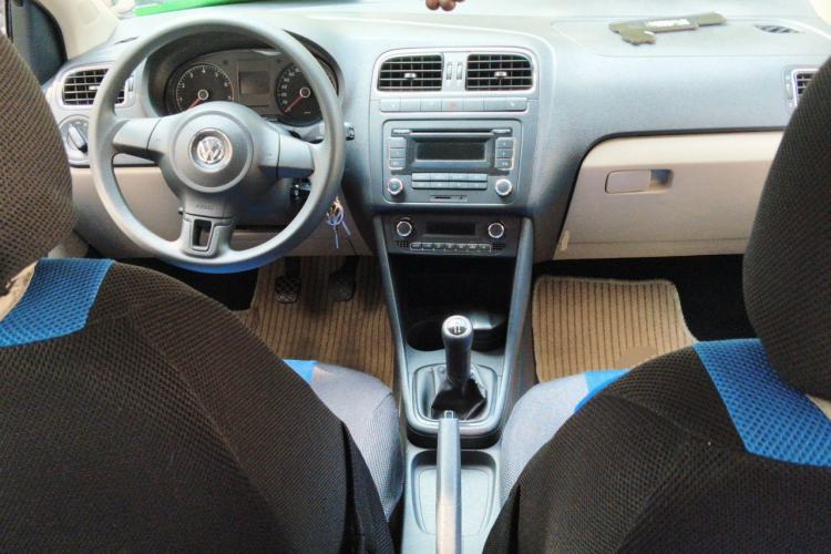 Used Volkswagen Polo 2011 1.6L Manual ZhiShang Edition Center Console