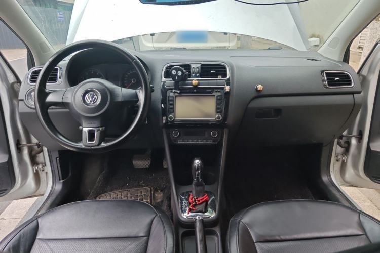 Used Volkswagen Polo 2011 1.4L Automatic ZhiCool Edition Center Console