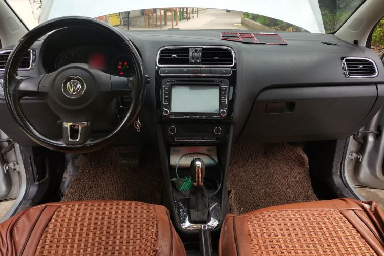 Used Volkswagen Polo 2011 1.6L Automatic ZhiShang Version Center Console