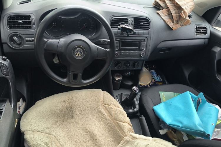 Used Volkswagen Polo 2011 1.4L Manual ZhiLe Edition Center Console